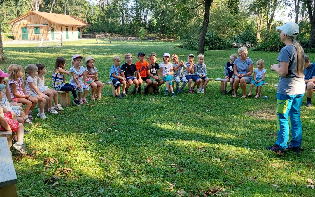 Lebensraum Hecke- Frau Krahl von Prima Klima Kids vom Bund Naturschutz war da :)
